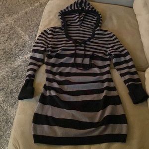 Darling Black and grey  L top built in curve and just long enough for leggings